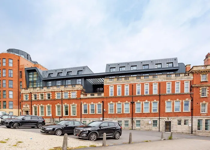 The Centenary, Centre Лідс