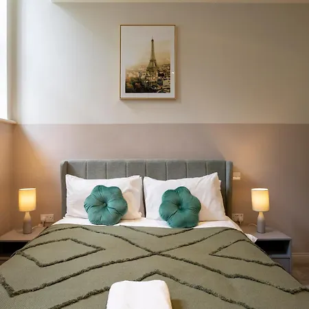 Daire The Centenary, Centre *