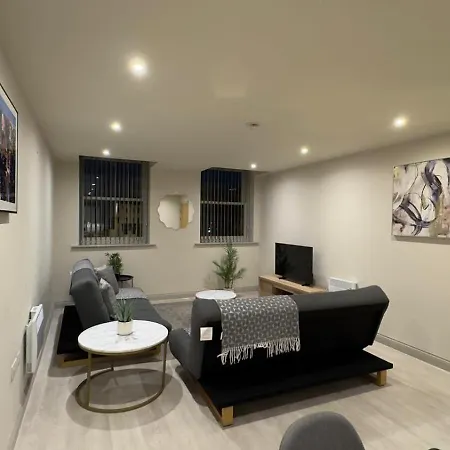 The Centenary, Centre *