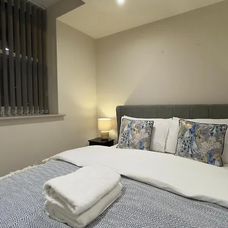 The Centenary, Centre Daire *