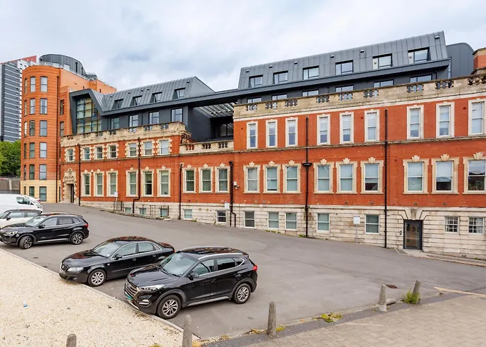 The Centenary, Centre *