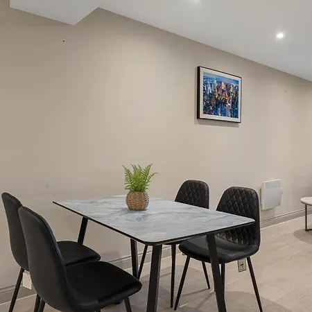 The Centenary, Centre Apartment *