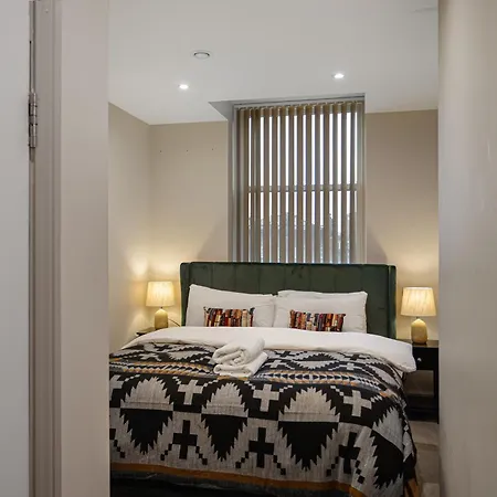 The Centenary, Centre Apartment